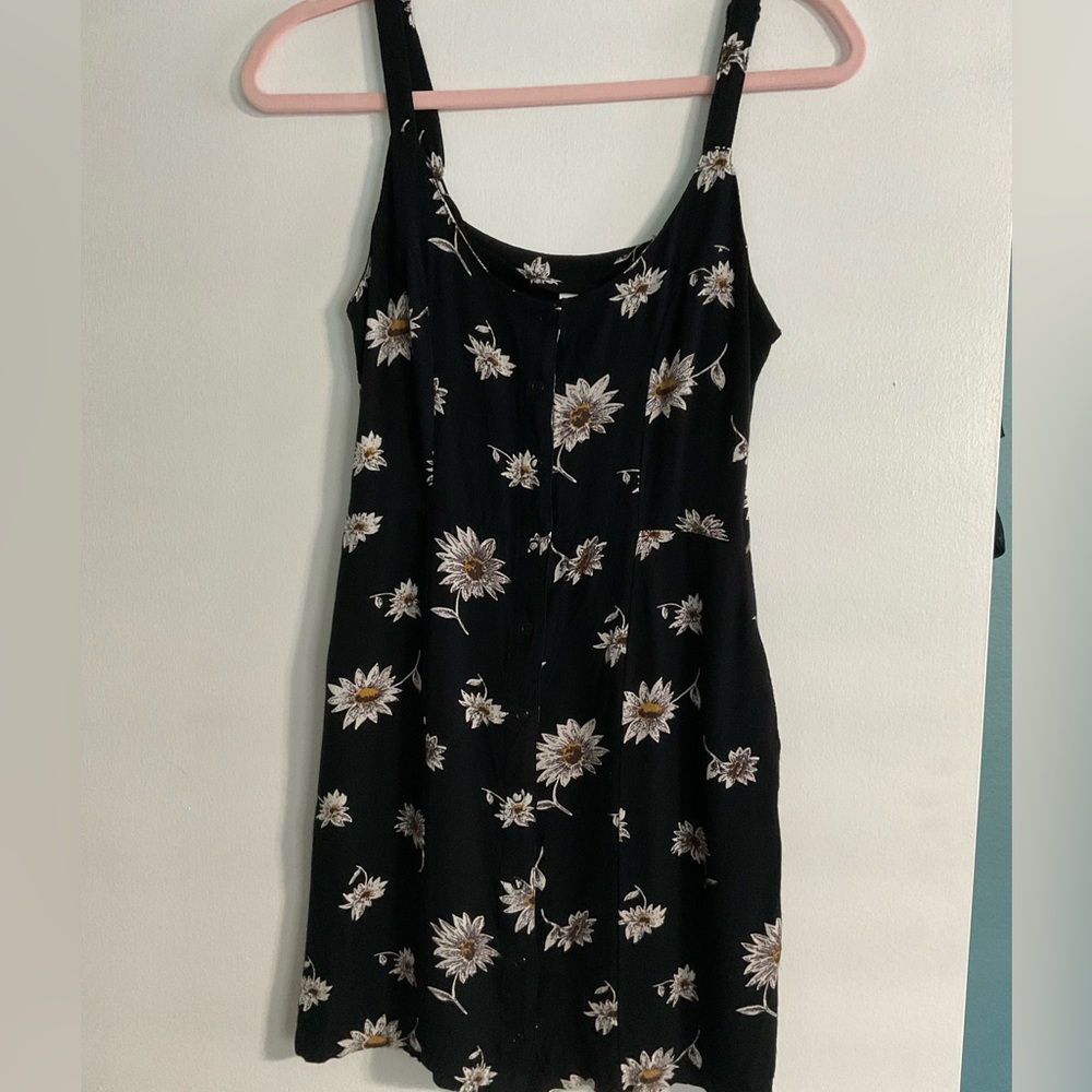 Black sundress with daisies